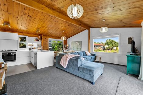 Photo of property in 3 Mallinder Place, Oakura, 4314