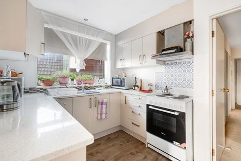 Photo of property in 1/21 Jumento Place, Unsworth Heights, Auckland, 0632