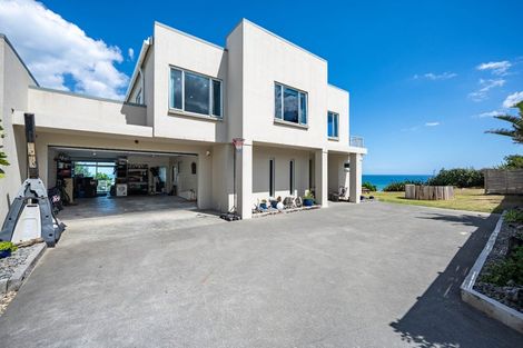 Photo of property in 20 Coates Avenue, Baylys Beach, Dargaville, 0377