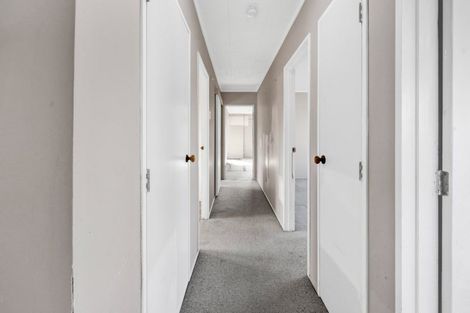 Photo of property in 27 Tiverton Crescent, Whalers Gate, New Plymouth, 4310