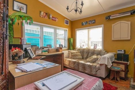 Photo of property in 6 Station Road, Paeroa, 3600