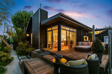 Photo of property in 44 Livingstone Street, Westmere, Auckland, 1022