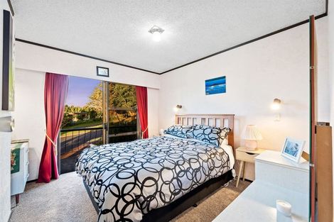 Photo of property in 100 Becroft Drive, Forrest Hill, Auckland, 0620