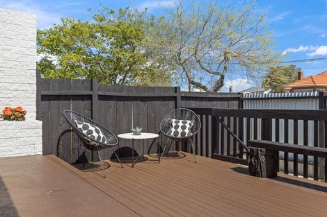 Photo of property in 3/50 Old Lake Road, Narrow Neck, Auckland, 0624