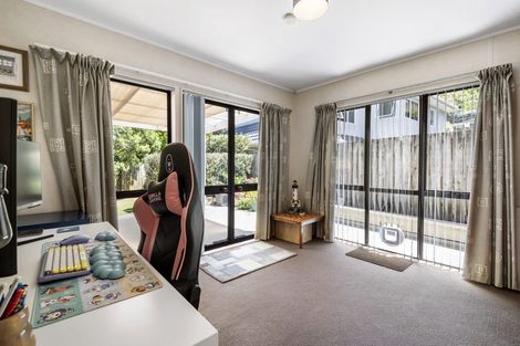 Photo of property in 20 Ronald Macken Place, Windsor Park, Auckland, 0632