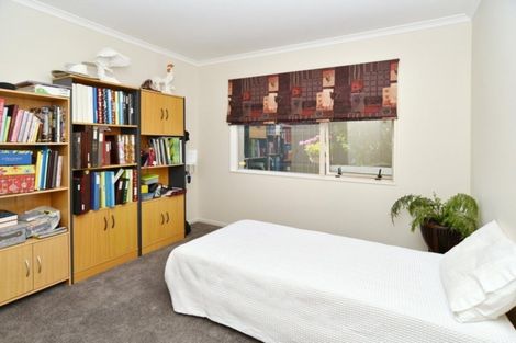 Photo of property in 90 Willowview Drive, Redwood, Christchurch, 8051