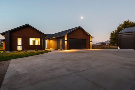 Photo of property in 2 Vickers Way, Acacia Bay, Taupo, 3385