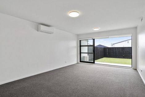 Photo of property in 1/4045f Great North Road, Glen Eden, Auckland, 0602