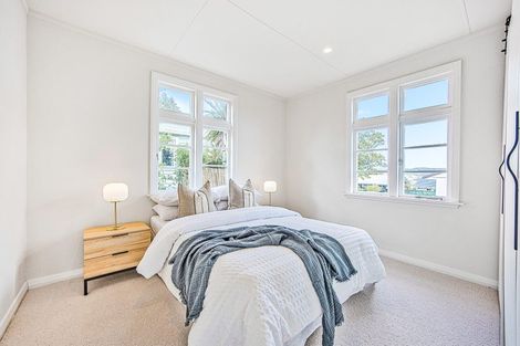 Photo of property in 115 Sunnyside Road, Sunnyvale, Auckland, 0612