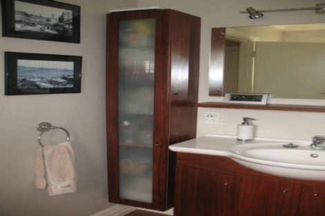 Photo of property in 7 Griffiths Grove, Newlands, Wellington, 6037