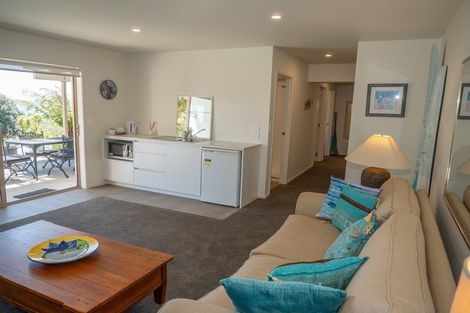 Photo of property in 16 Rangikapiti Road, Coopers Beach, 0420