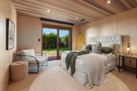 Photo of property in 124a Seaview Road, Piha, New Lynn, 0772