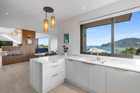 Photo of property in 196 Paku Drive, Tairua, 3508