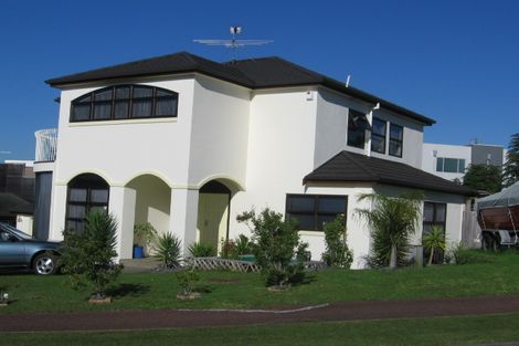 Photo of property in 15 Bocage Lane, West Harbour, Auckland, 0618