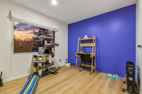 Photo of property in 3 Stow Place, Henderson, Auckland, 0612