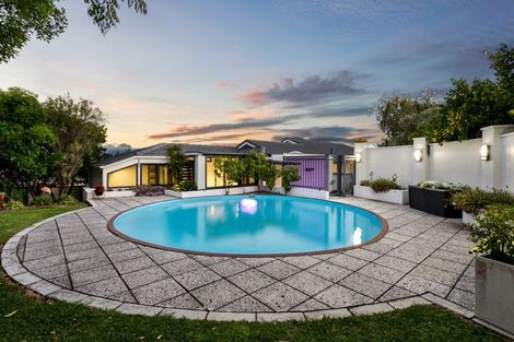 Photo of property in 30 Felgrove Street, Glendene, Auckland, 0602