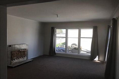 Photo of property in 121 Flanshaw Road, Te Atatu South, Auckland, 0610