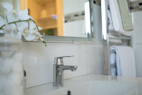 Photo of property in 1/965 Beach Road, Torbay, Auckland, 0630