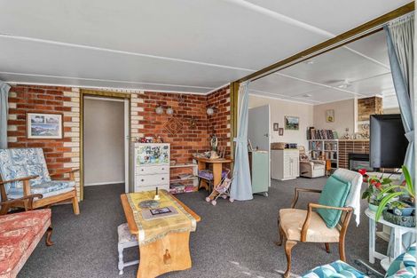 Photo of property in 1 Graham Street, Eltham, 4322