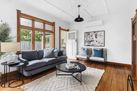 Photo of property in 11 Woodleigh Street, Frankleigh Park, New Plymouth, 4310