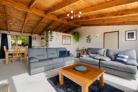 Photo of property in 2/4 Danbury Drive, Torbay, Auckland, 0630