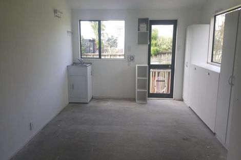 Photo of property in 24a Holiday Road, Stanmore Bay, Whangaparaoa, 0932