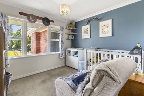 Photo of property in 12 Fairlea Road, Te Atatu South, Auckland, 0610