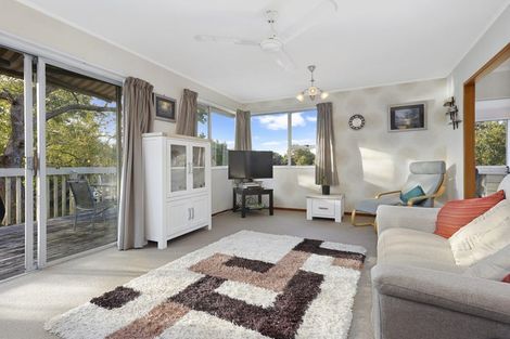 Photo of property in 16 The Grove, Titirangi, Auckland, 0604