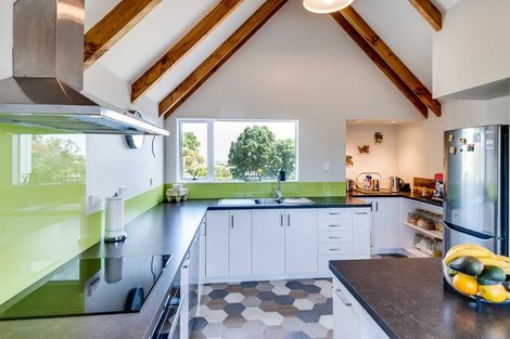 Photo of property in 121 Thompson Road, Bluff Hill, Napier, 4110