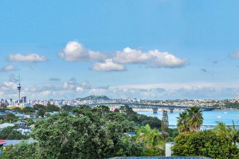 Photo of property in 2/78a Onewa Road, Northcote Point, Auckland, 0627