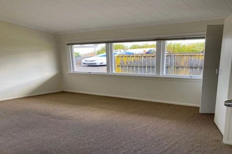 Photo of property in 41 Hobsonville Road, West Harbour, Auckland, 0618