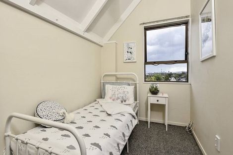 Photo of property in 12 Handley Avenue, Narrow Neck, Auckland, 0624