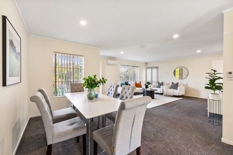 Photo of property in 28 Ginders Drive, Massey, Auckland, 0614