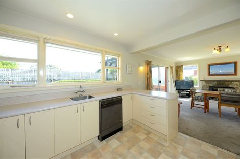 Photo of property in 25 Oakfield Street, Burnside, Christchurch, 8053