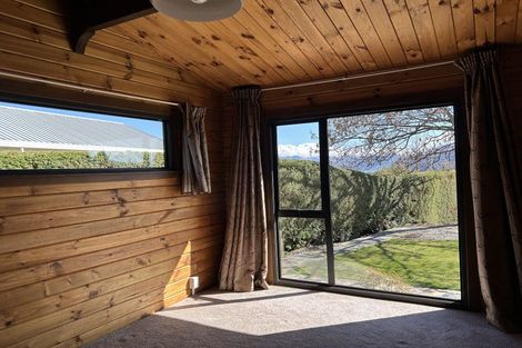 Photo of property in 21 Kennedy Crescent, Wanaka, 9305