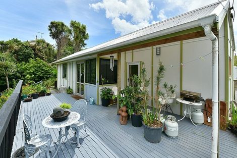 Photo of property in 16 Shelly Beach Road, Shelly Beach, Helensville, 0874