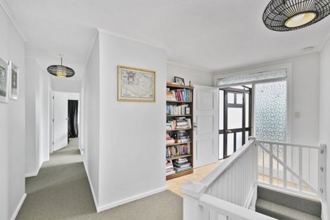 Photo of property in 9 Blandford Way, Newlands, Wellington, 6037