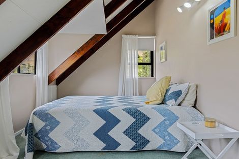 Photo of property in 8 Heathvale Place, Heathcote Valley, Christchurch, 8022