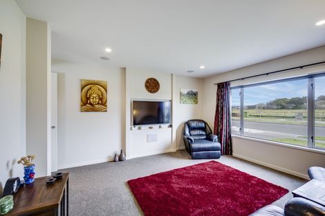 Photo of property in 72 Orotu Drive, Poraiti, Napier, 4112