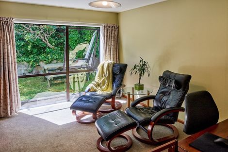 Photo of property in 3 Carleton Terrace, Tawa, Wellington, 5028