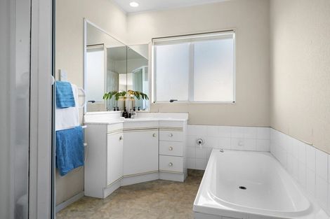 Photo of property in 1/33 Mellons Bay Road, Mellons Bay, Auckland, 2014