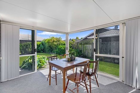 Photo of property in 9 Honeysuckle Place, Northcote, Christchurch, 8052