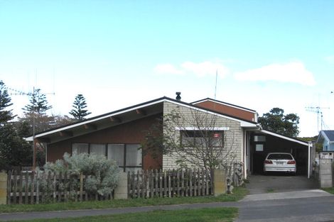 Photo of property in 41 Karaka Street, Castlecliff, Whanganui, 4501