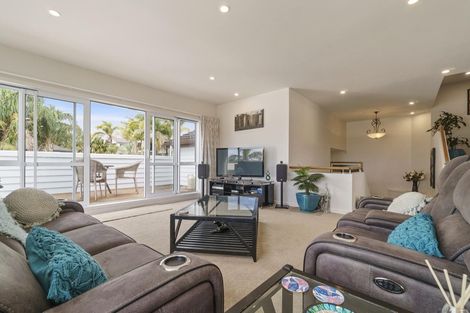 Photo of property in 100 Picasso Drive, West Harbour, Auckland, 0618