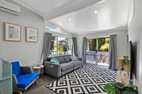 Photo of property in 7 William Hadlow Place, Hatfields Beach, Orewa, 0931