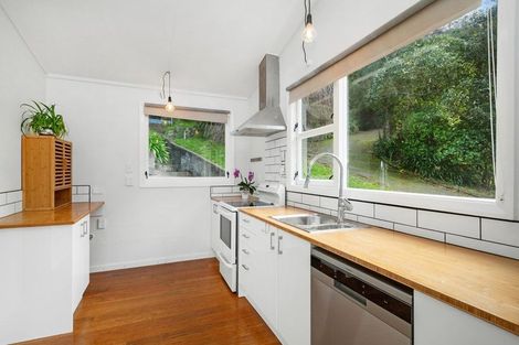 Photo of property in 6d Rewa Terrace, Tawa, Wellington, 5028