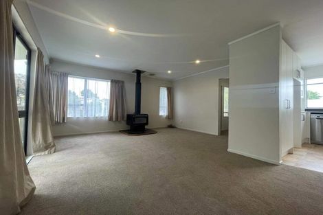 Photo of property in 6 Thalia Place, Totara Vale, Auckland, 0629