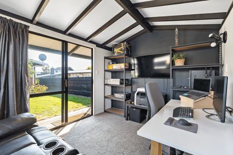 Photo of property in 16 Lockhart Avenue, Milson, Palmerston North, 4414