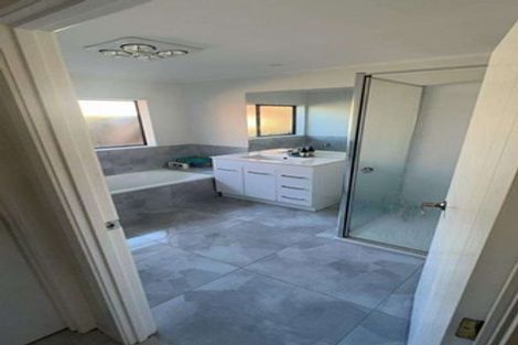 Photo of property in 58 Wattle Farm Road, Wattle Downs, Auckland, 2103