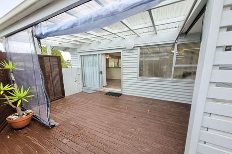 Photo of property in 3a Leiden Place, Totara Vale, Auckland, 0629